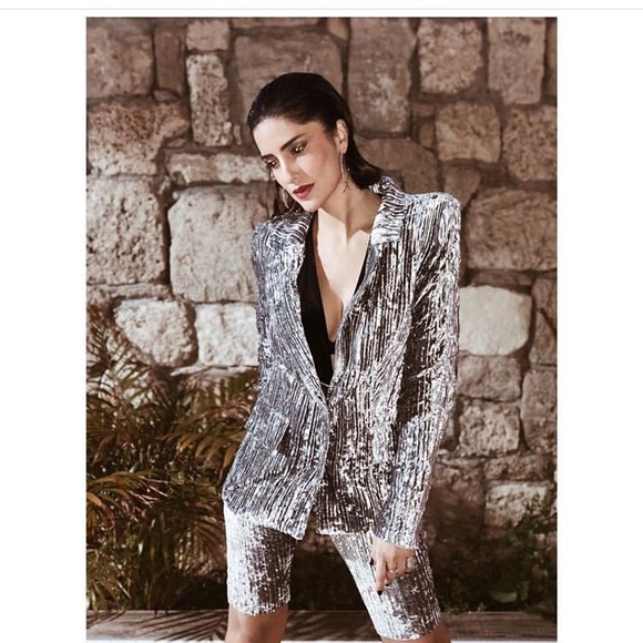 Elizabeth and James Jackets & Blazers - Beautiful fun blazer in mint condition 🥰